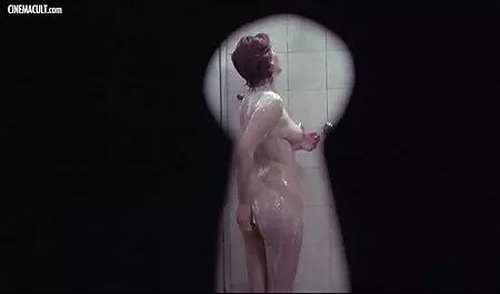 Một người lái xe taxi đụng một hành khách vào sec thu dit nhau chỗ ngồi.