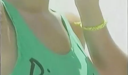 Hai người bạn đưa sec cho đit nguoi cho Người đàn ông Sinh nhật Tình dục.