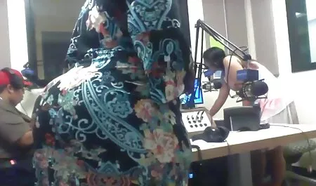 Diễn chồng, với bạn bè. xem sec cho dit nguoi