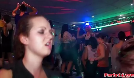 Ba quan hệ tình dục với một người đàn ông. sec nguoi du cho