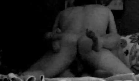 Ba ở trung tâm của phim sec nguoi du cho văn phòng.