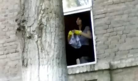 Fuck chương trình TRUYỀN hình trên mui xe của phim sec thu cho dit nguoi một chiếc xe thể thao.