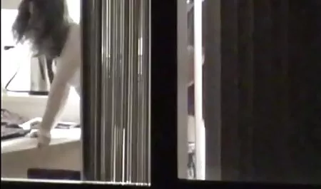 Một sec nguoi dit ngua tên trộm, một bảo vệ.