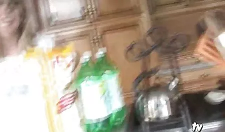 Chơi với hai cô gái sec nguoi dit cho tóc vàng.