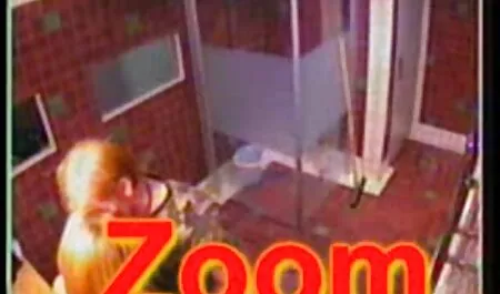 Nga phim sec thu cho va nguoi với âm đạo ngón tay lớn trong phòng tắm.