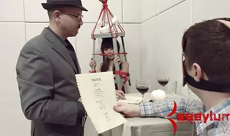 Cha mẹ con phim sec thu cho dit nguoi gái trên giường.