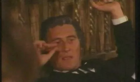 Da đen, người bạn phim sec thu cho Dick.