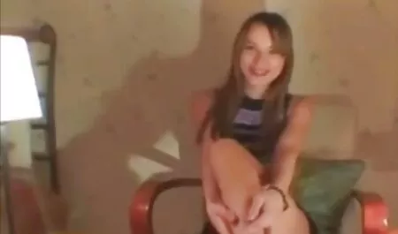 Này, da sec thu ngua dit nguoi đen, người đàn ông với dày đẹp, tóc nâu.