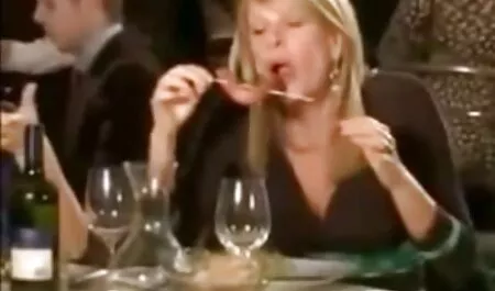 Chơi sau khi thổi phim sec thu cho kèn trong buổi sáng.