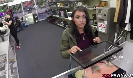 Cô gái khỏa thân sec cho đit nguoi trả lại trong lỗ.