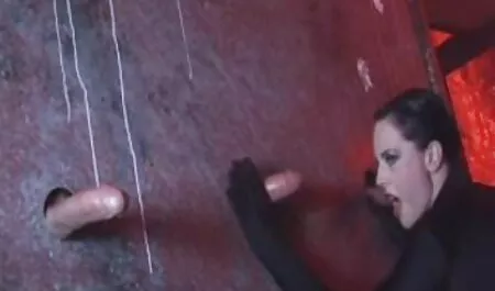 Vợ chồng với một cô gái phim sec nguoi voi cho trẻ.