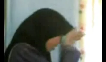 Người bạn cùng phòng cung cấp hậu secthuvat môn.