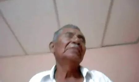 Tóc vàng với một khách hàng phim sec thu choi nguoi tiềm năng.