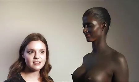 Béo người phụ nữ phim sec lon dit nguoi rơi với một người đàn ông, trên ghế dài.