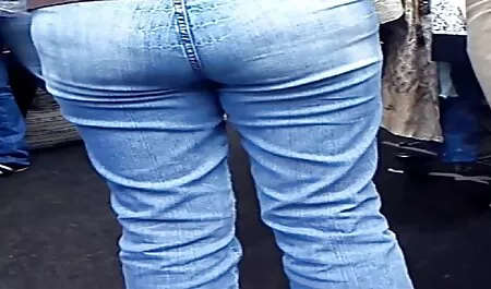 Tóc vàng, mang giày cao gót. sec nguoi du cho