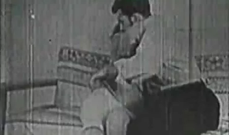 Bà béo từ Nga sẽ làm tình trên ghế dài. sec thu ngua dit nguoi