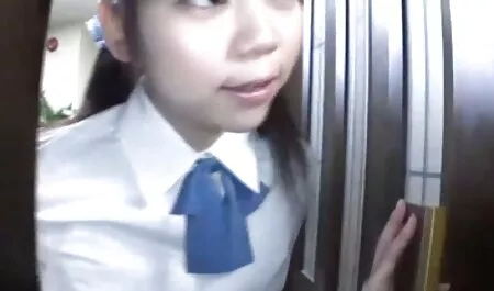 Hai bạn gái sec thu dit nhau trên đúc.