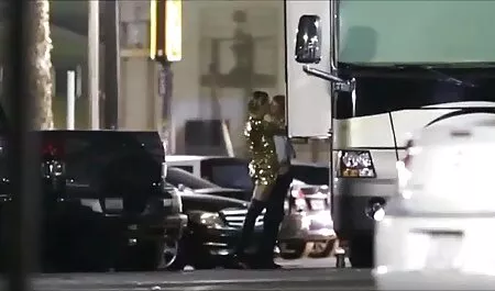 Một trong những người hàng xóm phim sec nguoi voi cho chết tiệt trong phòng tắm.