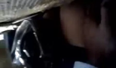 Một người đàn ông đập hai bạn gái trong phin sec nguoi va thu tình.