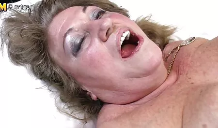 Cởi quần áo trong nhà bếp và cố gắng tay chân fim sec nguoi va thu trong phòng.