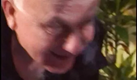 Nora Nova chị mà không lấy phim sec thu du nguoi ra khỏi tay, và chiếc mũ.