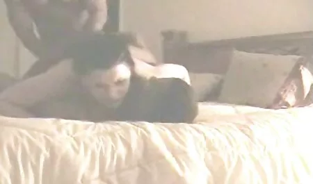 Kẻ giả mạo rắm sec thu dit nguoi giữa ngực.