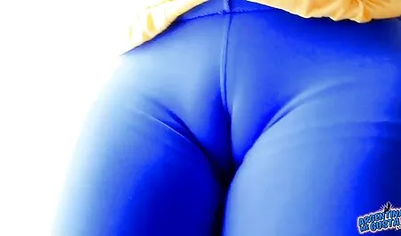 Santa Claus là một phim sec thu cho va nguoi phụ nữ với mái tóc vàng.