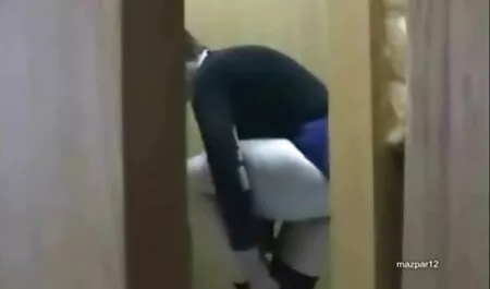 Whitney, cô sec thu dit nhau em.