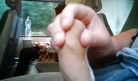 Cô trong bao secthuvat cao su.