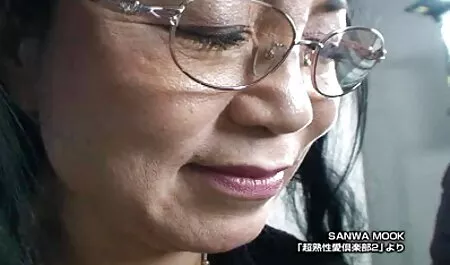 Một phụ nữ xinh đẹp với một con số đáng chú ý, cho thấy cô ấy quyến rũ trong các diễn viên. phim sec nguoi thu