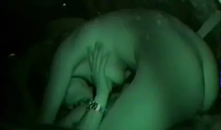 Nerdy gái phim sec thu cho choi nguoi Cooney.