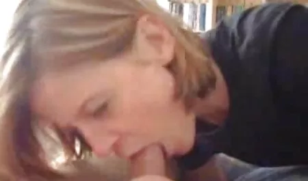 Một phụ nữ da phim sec cho choi nguoi đen gây ô nhiễm da trắng.