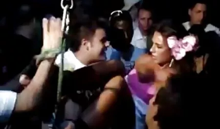 Leah, bạn trai phim sec thu ngua ở trên giường.