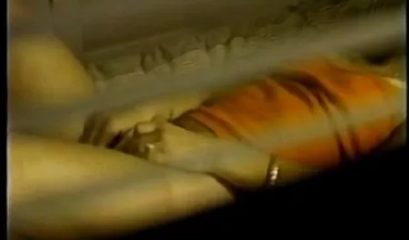 Chán phim sec thu cho dit nguoi ăn cho thấy cơ thể của mình.