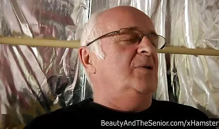 Ông cho một xem phim sec người và thú thổi kèn, và nhảy một âm đạo.