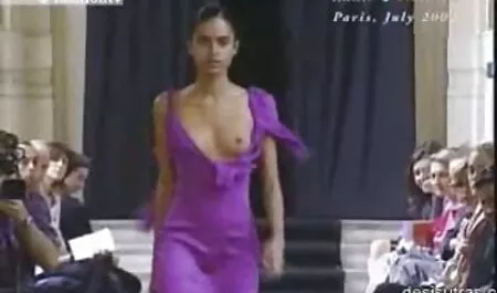 Một bằng cử nhân, ai phim sec thu cho va nguoi làm tình hai cô gái.