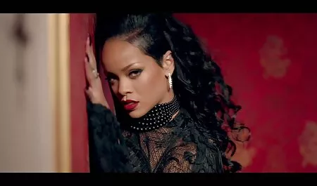 Ông già béo, một phim sec thu vat người phụ nữ trong bộ bikini.