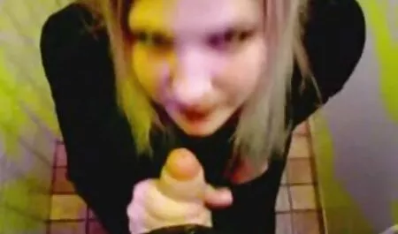 Tóc Cruz có một dương vật trong phim sec cho voi nguoi miệng và nuốt.