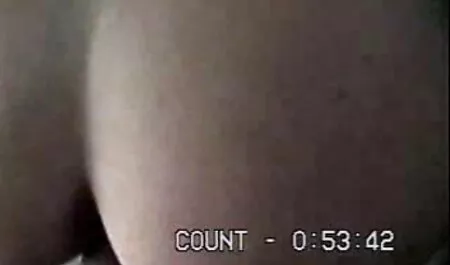 Châu á với sec thu lon dit nguoi một bộ ria mép.