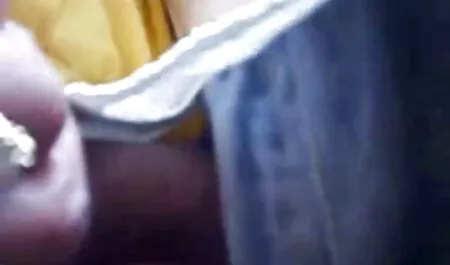 Cô trong phòng ngủ loại bỏ quần lót phimsec nguoingua của cô.