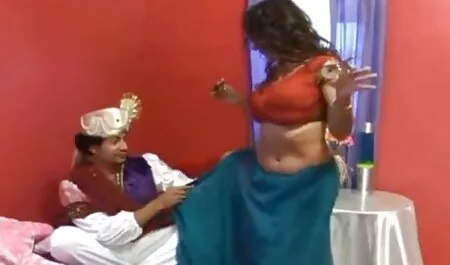 Tàn cuộc Đua của một phụ nữ trẻ trong các phim sec nguoi du thu diễn viên.