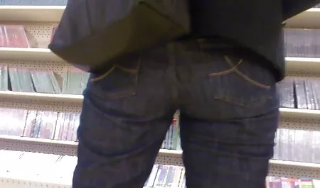 Các người đàn ông có râu gặp hai phim sec thu cho du nguoi trẻ con bò.