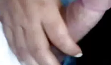 Cô có quan sec thu du nguoi hệ tình dục với người bạn và bạn gái.