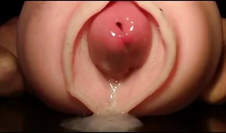 Tình nhân có một cô gái tóc vàng trong phim sec nguoi va thu vat phòng.