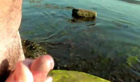 Một secthuvat cô gái tóc vàng trong phòng của mình và kết thúc trong anh ta.