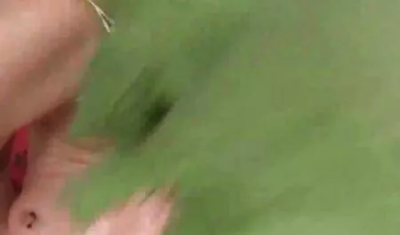 Quần áo phim sec cho voi nguoi và đi trần truồng.