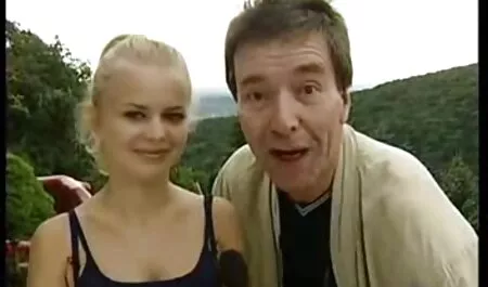 Một nữ tài phim sec thu vat xế taxi không chống lại tình dục với khách hàng.