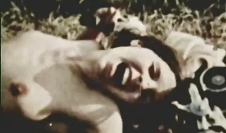 Với một đối tác kinh doanh một cô gái trong hai sec ngua dit nguoi cuộc đấu giá.