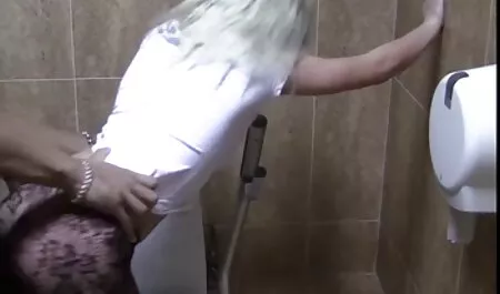 Người giúp phim sec nguoi voi dong vat việc, ngón tay của cô chủ.