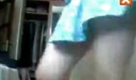 Khoe ngực và dành sec thu cho dit nguoi tất cả đi.